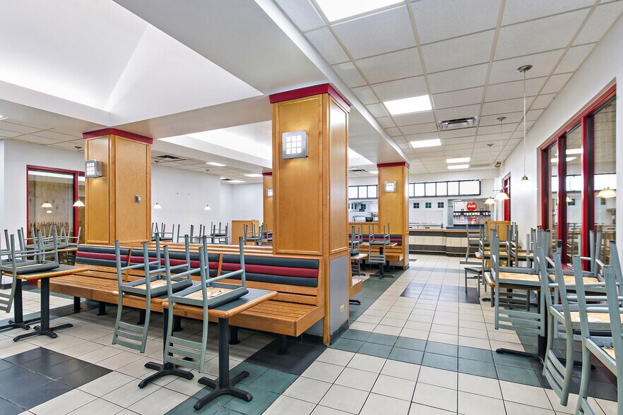 More Photos Of 240 Douglas Rd, Oswego Fast Food For Lease