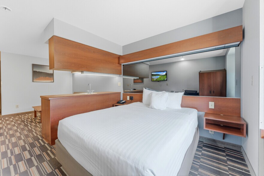 More Photos Of 15 Lawless Rd, Morgantown Hotel For Sale