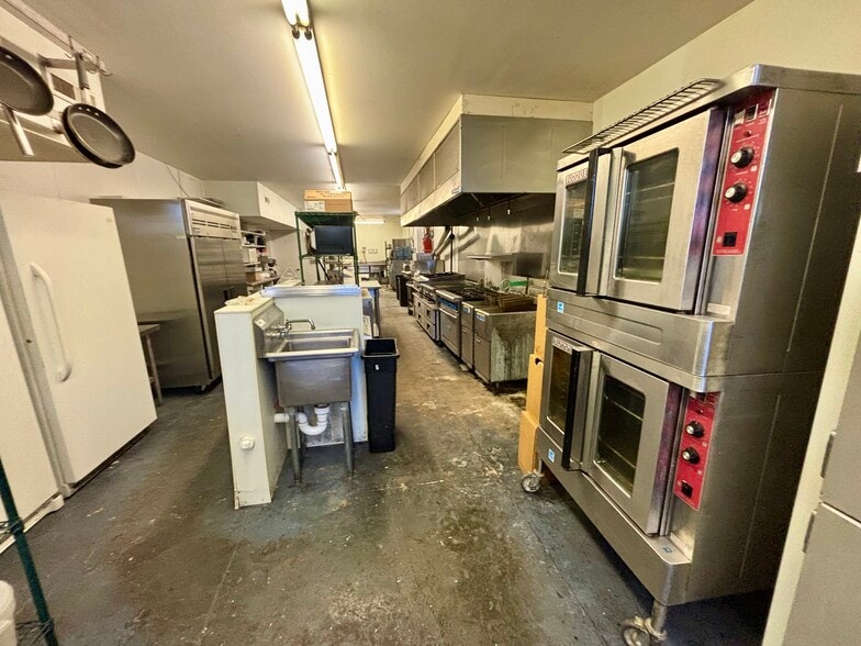 More Photos Of 106 E 4th St, Washington Restaurant For Sale