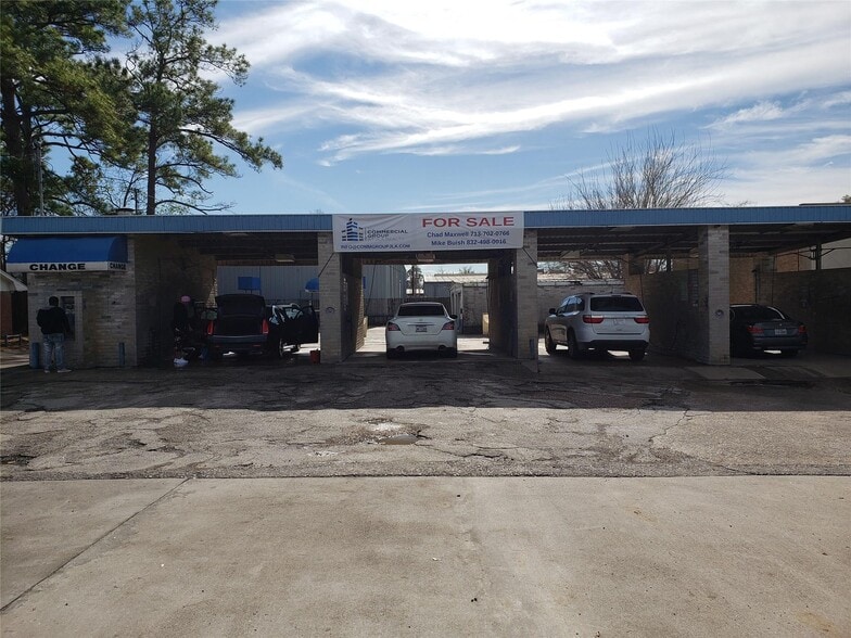 More Photos Of 1006 1st St E, Humble Carwash For Sale