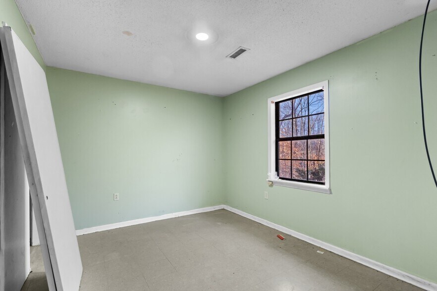 More Photos Of 2425 Highway 41A Byp, Clarksville Light Distribution For Sale