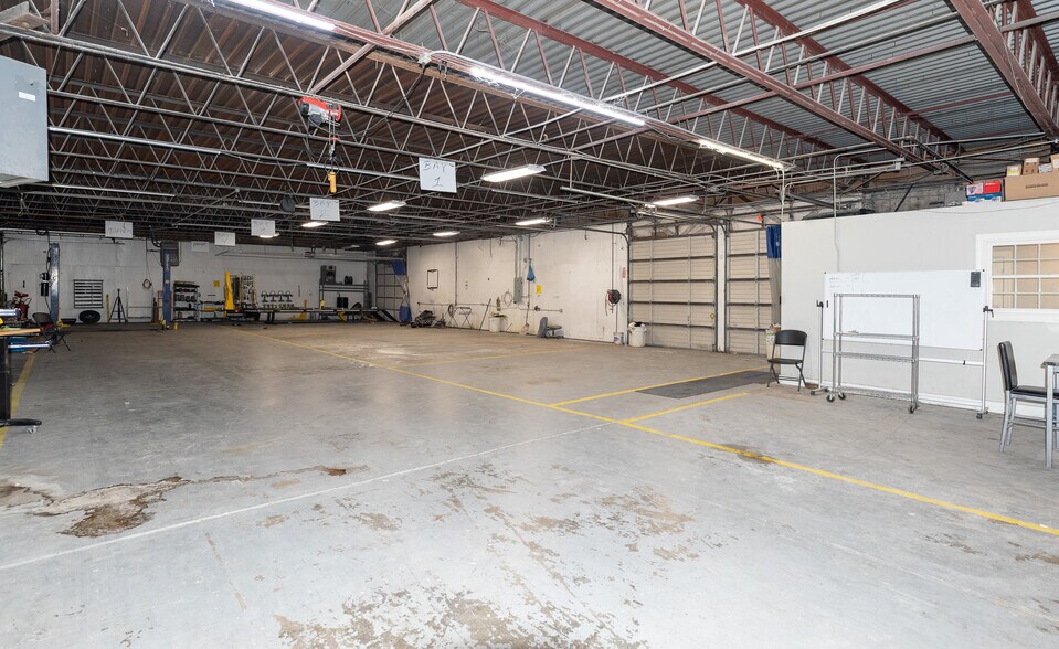 More Photos Of 2300B Plantside Dr, Louisville Warehouse For Lease