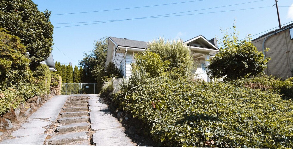 More Photos Of 3565 NE Sandy Blvd, Portland Storefront Retail Residential For Sale