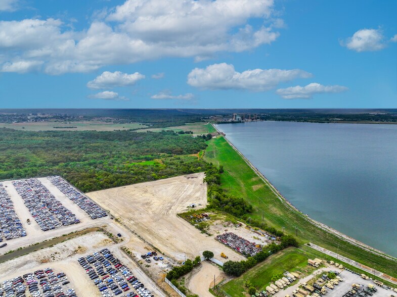 More Photos Of 513 Idlewild Rd, Grand Prairie Land For Lease