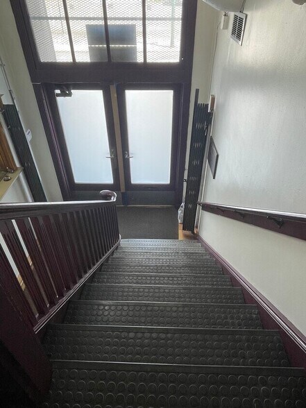 More Photos Of 400-410 N Hermitage Ave, Chicago Flex For Lease