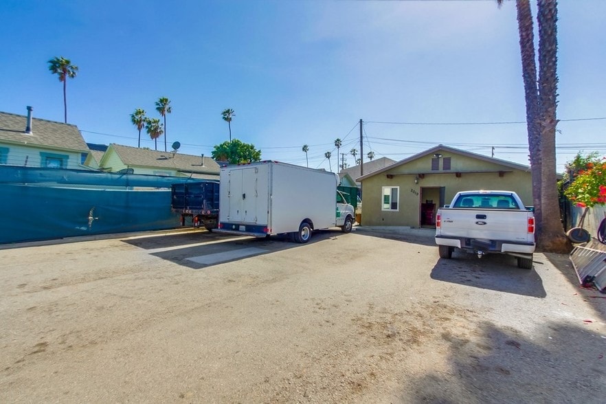 More Photos Of 2019 S Crescent Ave, San Pedro Manufacturing For Sale