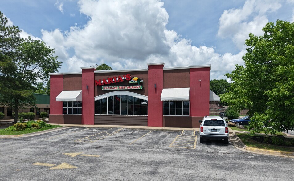 Primary Photo Of 2813 W Walnut St, Rogers Restaurant For Sale