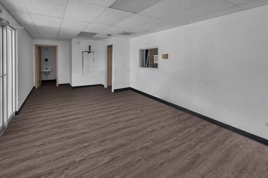 More Photos Of 1712 Buena Vista St, San Antonio Medical For Lease