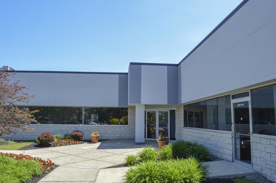 More Photos Of 301 Cayuga Rd, Cheektowaga Unknown For Lease