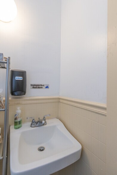 More Photos Of 122 W Whitner St, Anderson Restaurant For Lease