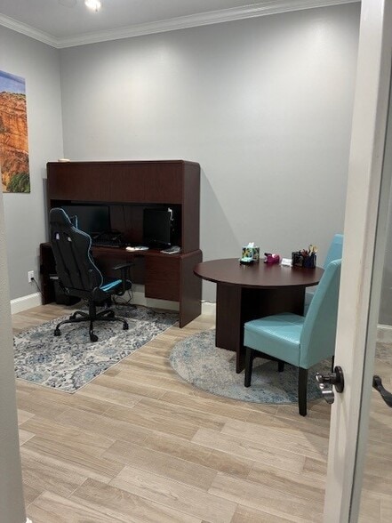 More Photos Of 12828 Willow Centre Dr, Houston Medical For Sale