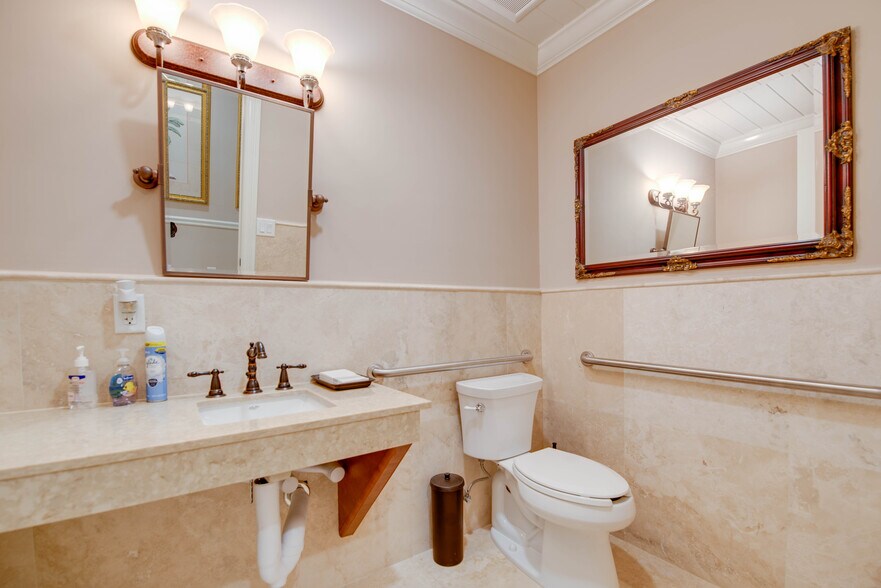 More Photos Of 87847 Overseas Hwy, Islamorada Medical For Sale