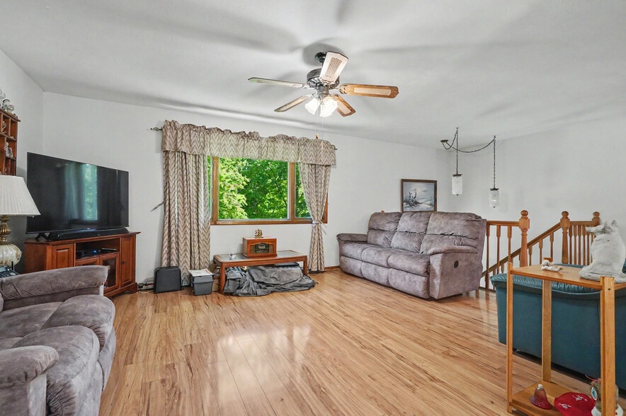 More Photos Of 4250 Herr Fieldhouse Rd, Southington Veterinarian Kennel For Sale