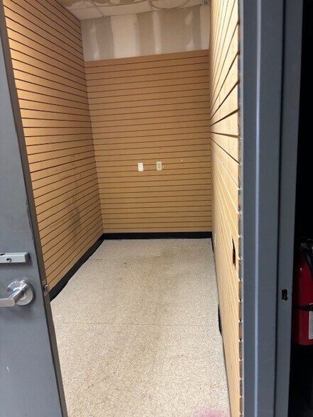 More Photos Of 4325 Vine St, Hays Storefront Retail Office For Lease