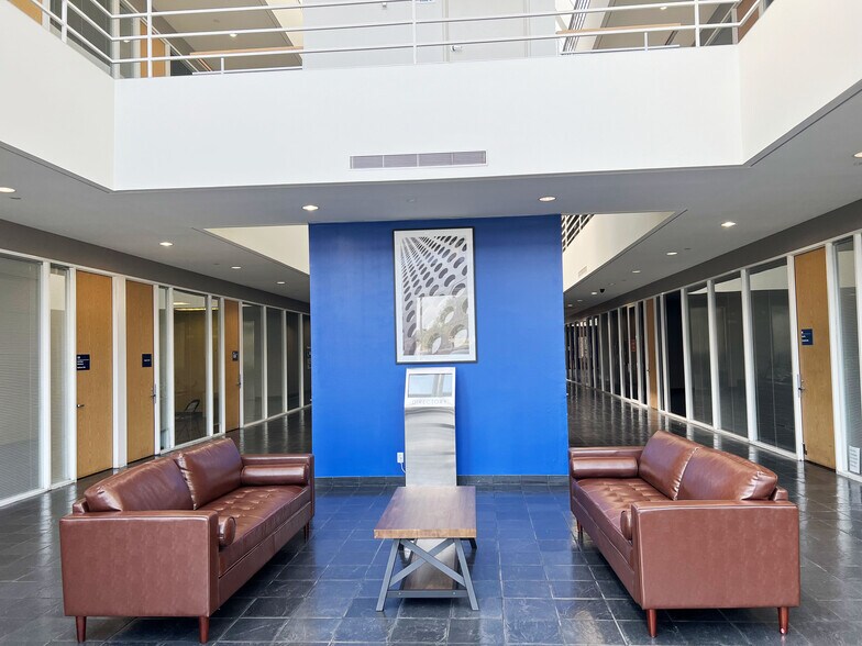 More Photos Of 11301 Fallbrook Dr, Houston Office For Lease