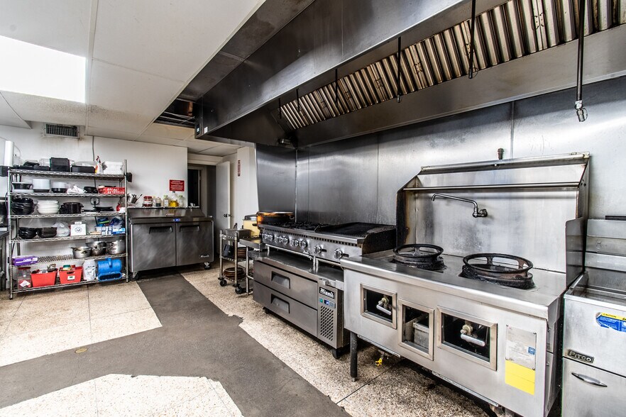 More Photos Of 424 N Chaparral St, Corpus Christi Restaurant For Sale