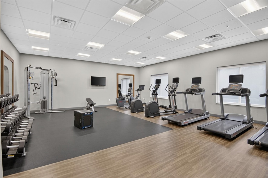 More Photos Of 1335 S Main St, Adrian Hotel For Sale