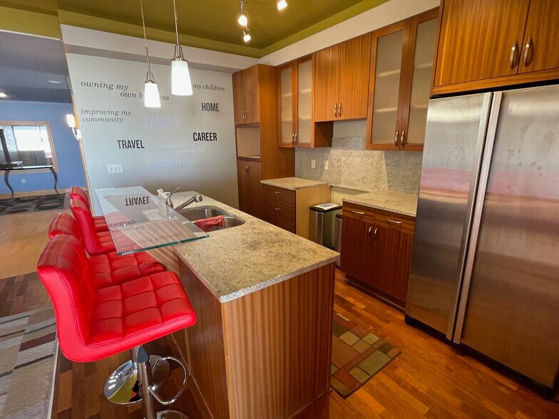 More Photos Of 4030-4032 Shoreline Dr, Spring Park Storefront Retail Office For Lease