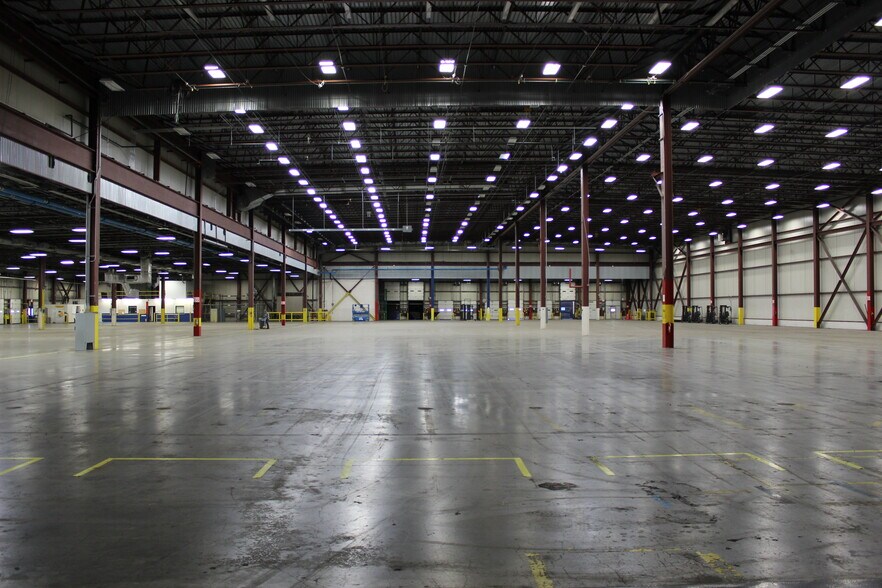More Photos Of 208 Copper Top Ln NE, Cleveland Warehouse For Lease