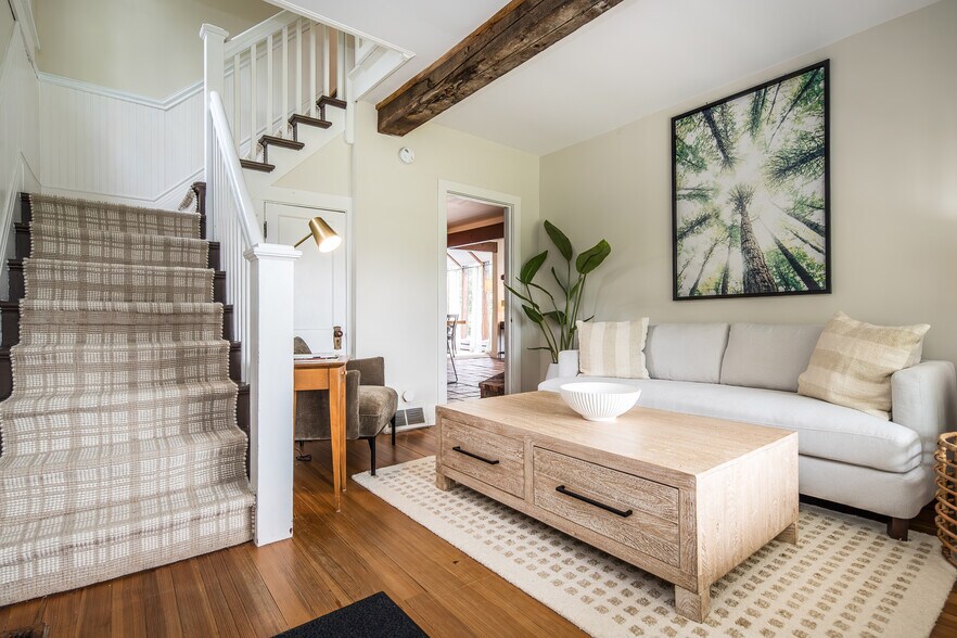 More Photos Of 54 Red Clover Ln, Mendon Hotel For Sale