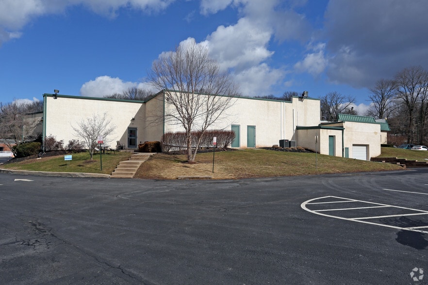 More Photos Of 1494 N Charlotte St, Pottstown General Retail For Lease