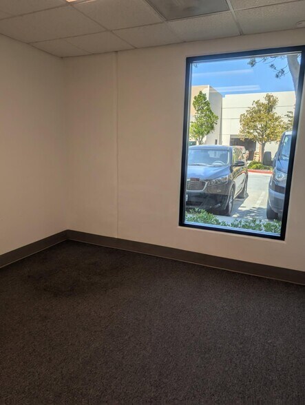 More Photos Of 42095 Zevo Dr, Temecula Warehouse For Lease