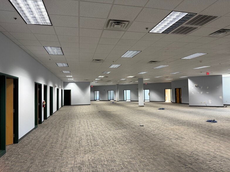 More Photos Of 1275 Park East Dr, Woonsocket Light Distribution For Lease