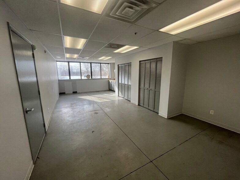 More Photos Of 4423 40th St SE, Grand Rapids Distribution For Sale