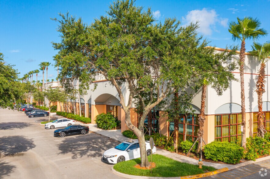 More Photos Of 3008 N Commerce Pky, Miramar Warehouse For Lease