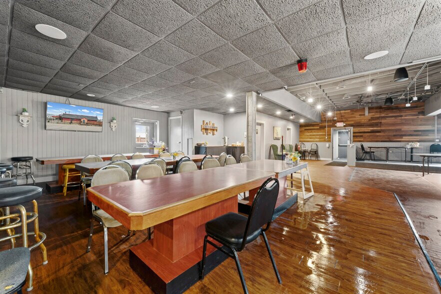 More Photos Of 1090 Rochester Rd, Troy Restaurant For Sale