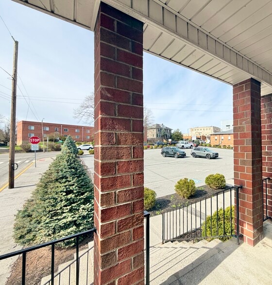 More Photos Of 1330 Mercer St, Princeton Office For Sale