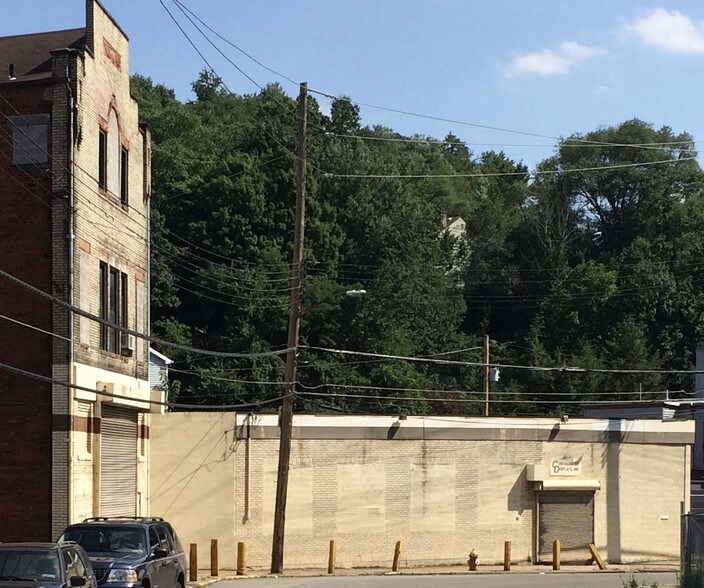 3190 McClure Ave, Pittsburgh, PA 15212 Warehouse For Sale