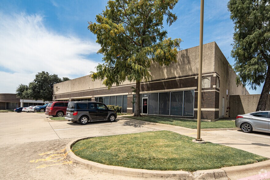 More Photos Of 1313 Valwood Pky, Carrollton Unknown For Lease