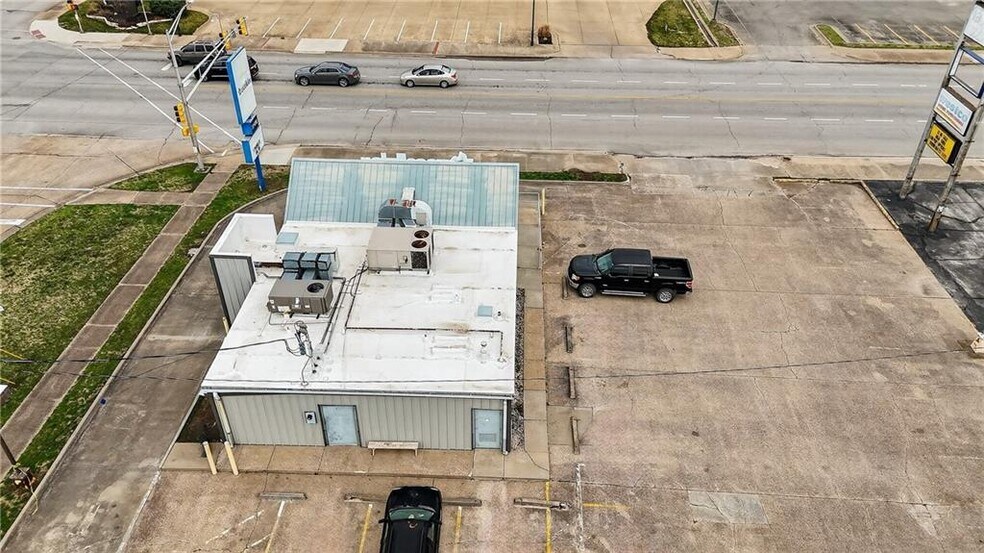 More Photos Of 2120 Main St, Parsons Fast Food For Sale