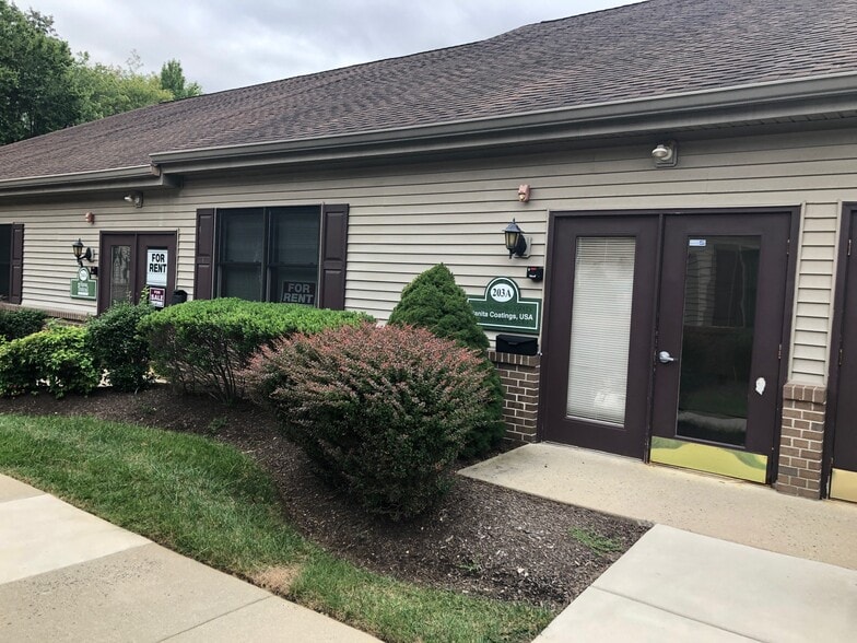 Primary Photo Of 1609 Woodbourne Rd, Levittown Office For Lease