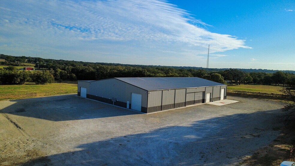 More Photos Of 6160 Mineral Wells Hwy, Weatherford Warehouse For Lease