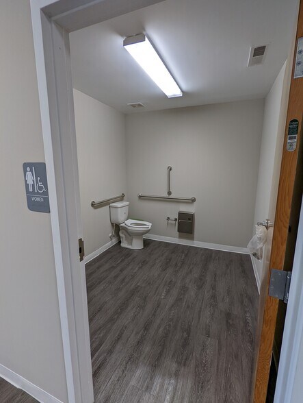 More Photos Of 16021 Kairos Rd, Colonial Heights Medical For Lease