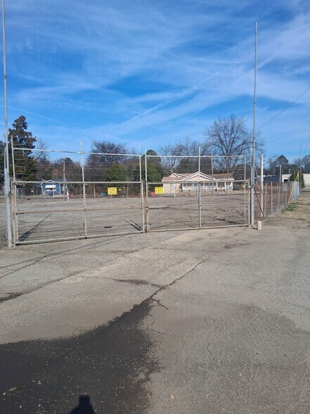 More Photos Of 4453 Broadway, Macon-Bibb Distribution For Lease