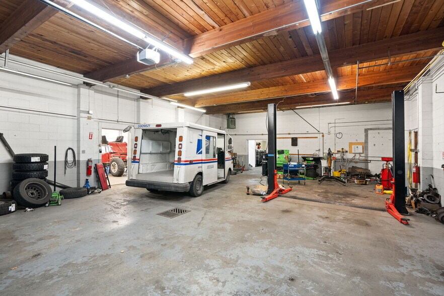 More Photos Of 209 S Sequim Ave, Sequim General Retail For Lease