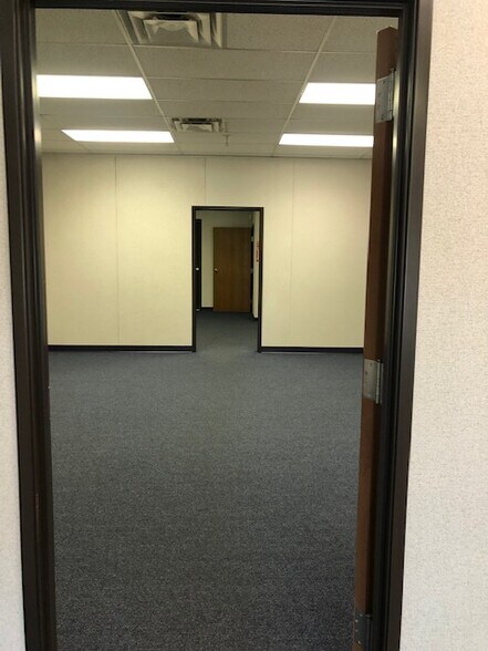 More Photos Of 1036-1062 Corporate Ln, Export Storefront Retail Office For Lease