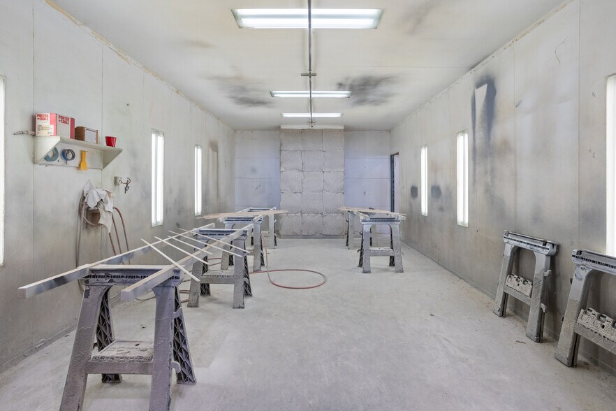 More Photos Of 328 Thomas Pl, Everman Manufacturing For Sale