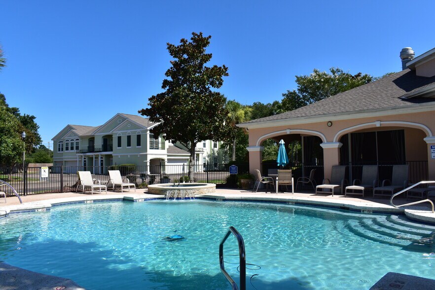More Photos Of 2252 Beach Dr, Gulfport Office Residential For Lease