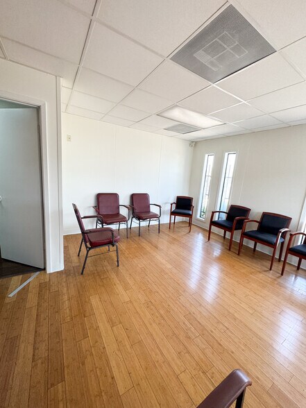 More Photos Of 3630 Almazan Dr, Dallas Medical For Lease