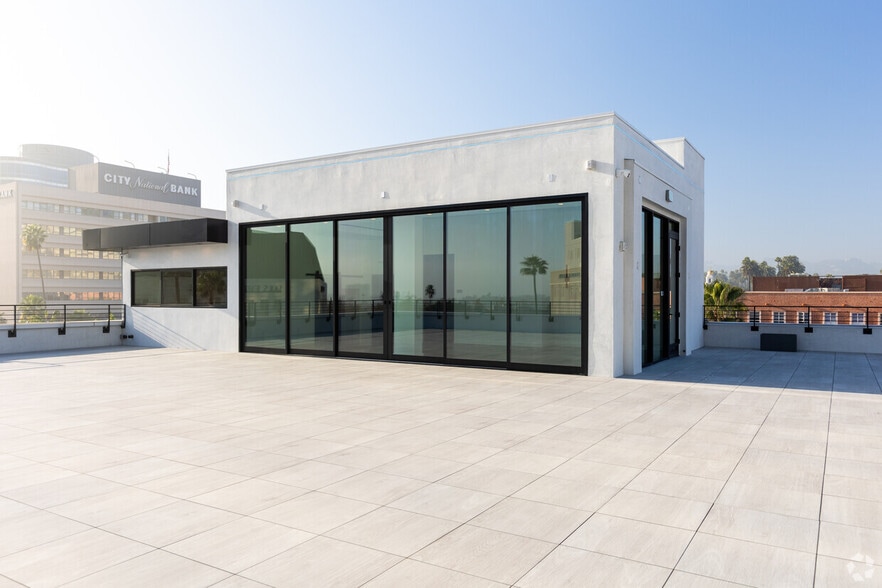 More Photos Of 9646 Brighton Way, Beverly Hills General Retail For Sale