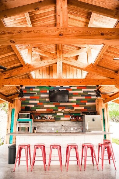 More Photos Of 7400 McGregor Ln, Dripping Springs Hotel For Sale