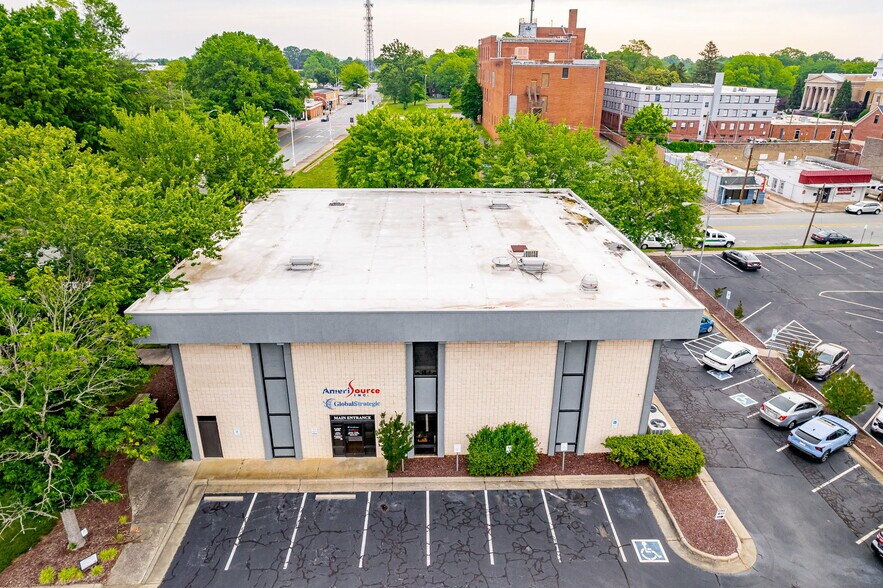 More Photos Of 508 S Lexington Ave, Burlington Office For Sale