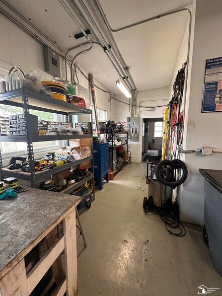 More Photos Of 420-440 Carey St, Deerfield Manufacturing For Sale