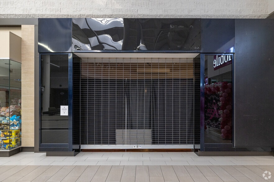 More Photos Of 333 Apache Mall, Rochester Unknown For Lease