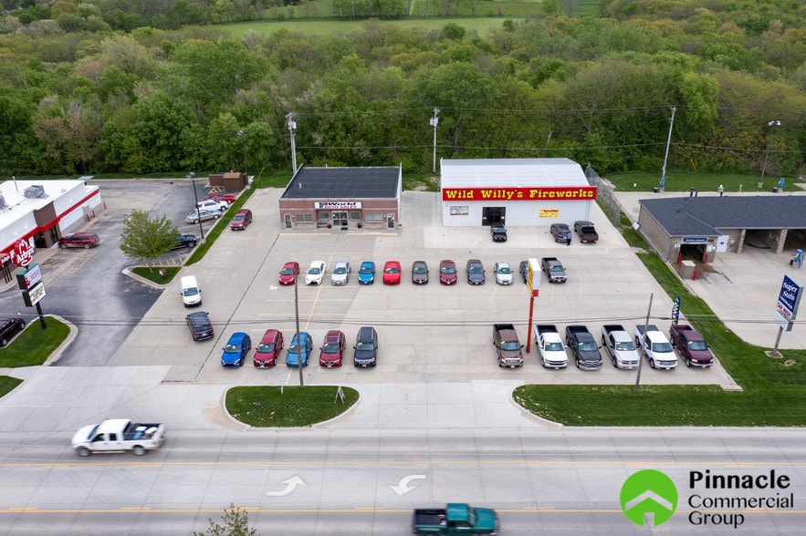 More Photos Of 1651 S 11th St, Nebraska City Showroom For Sale