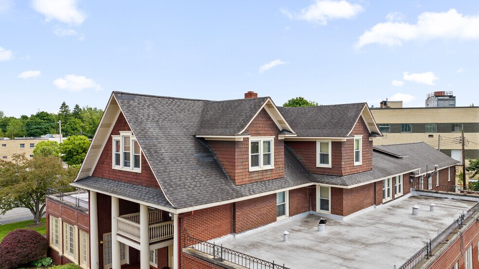 More Photos Of 150 Main St, Johnson City Medical For Sale